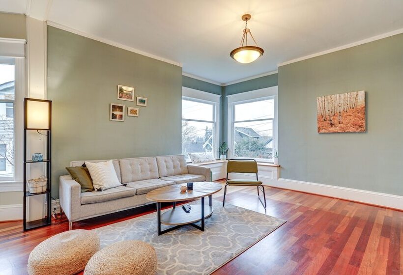 Pet Friendly Seattle Home ~ 6 Mi To Downtown!