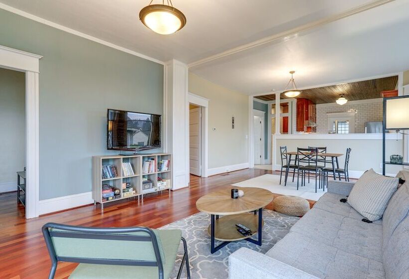 Pet Friendly Seattle Home ~ 6 Mi To Downtown!