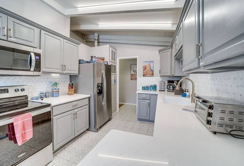 Pet Friendly Sedona Home: Hot Tub, Walk To Trails!