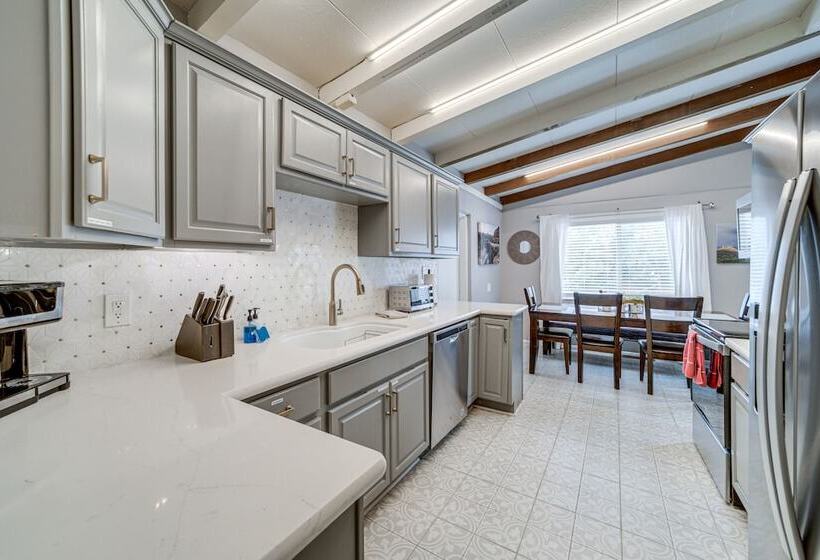 Pet Friendly Sedona Home: Hot Tub, Walk To Trails!