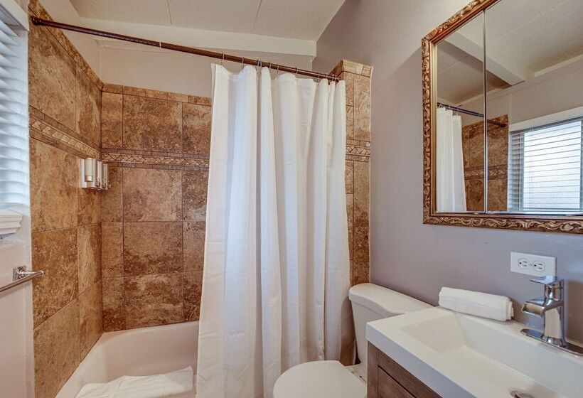 Pet Friendly Sedona Home: Hot Tub, Walk To Trails!