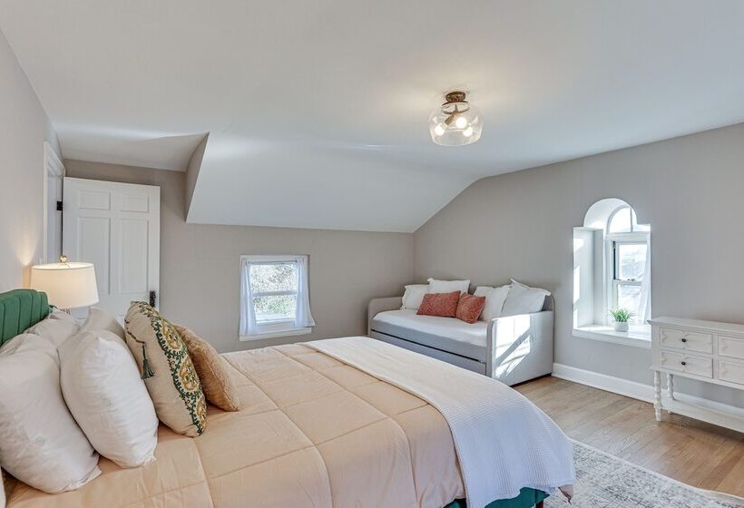 Pet Friendly Shelbyville Home W/ Fire Pit!