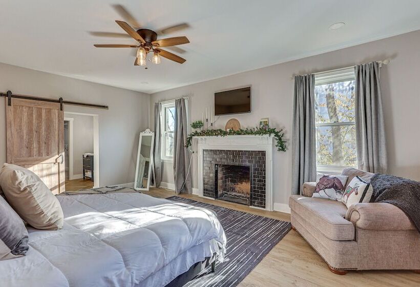 Pet Friendly Shelbyville Home W/ Fire Pit!