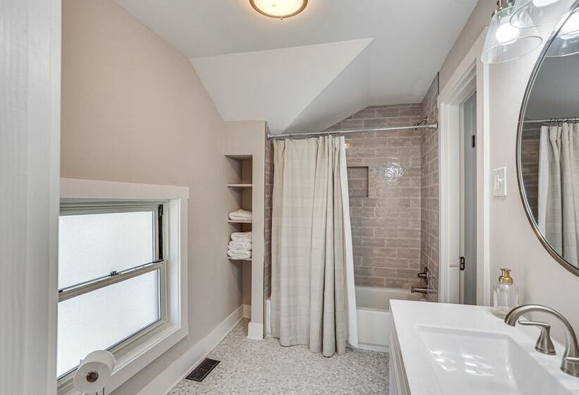 Pet Friendly Shelbyville Home W/ Fire Pit!