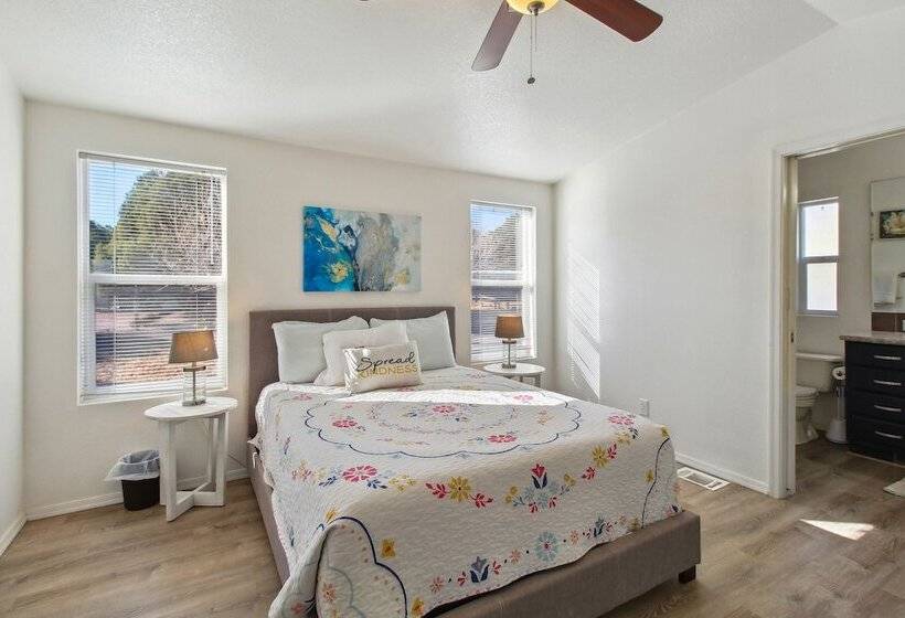 Pet Friendly Show Low Home With Large Backyard!