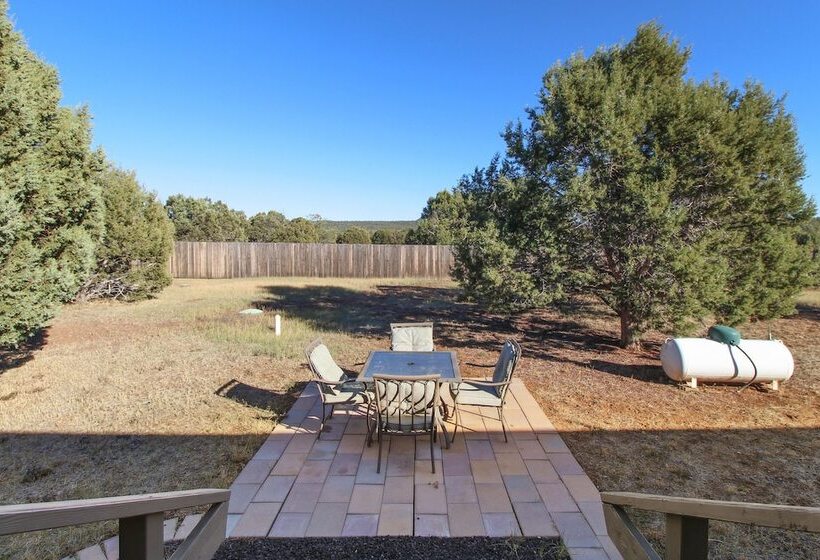 Pet Friendly Show Low Home With Large Backyard!