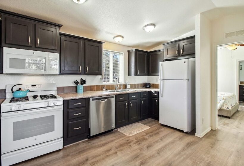 Pet Friendly Show Low Home With Large Backyard!