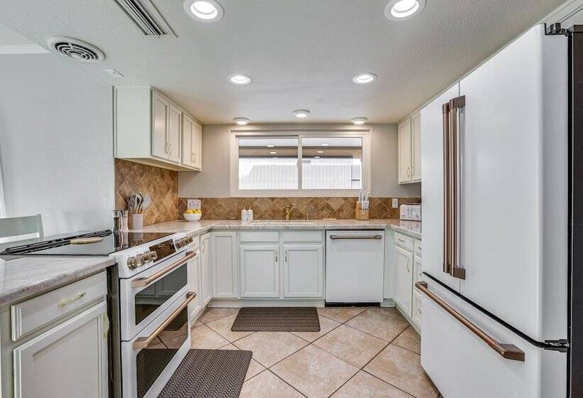 Pet Friendly Tempe Home W/ Private Hot Tub!