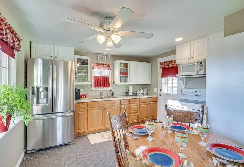 Pet Friendly Utah Abode W/ Patio, Fire Pit & Yard!