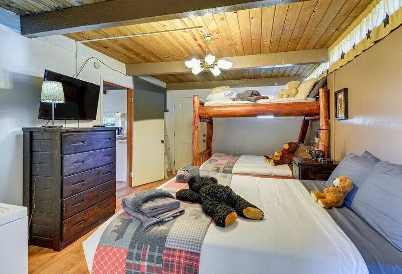 Pet Friendly Washington Retreat W/ Hot Tub & Deck!