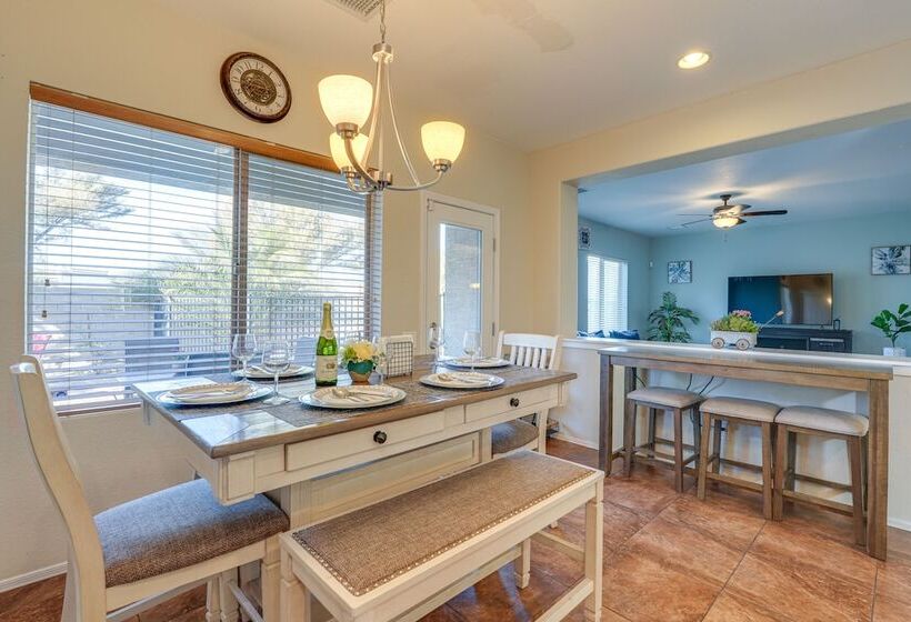 Phoenix Home W/ Private Pool Near Amphitheatre!