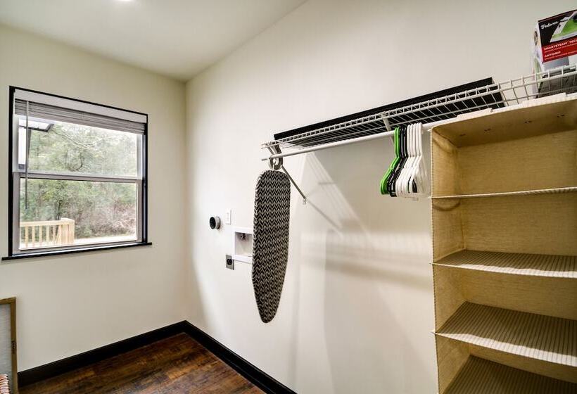 Picayune Home W/ Porch   Near Bogue Chitto Refuge!