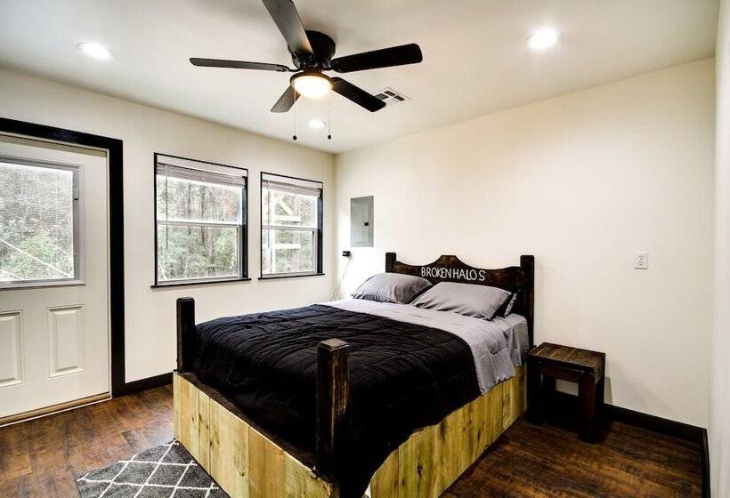 Picayune Home W/ Porch   Near Bogue Chitto Refuge!