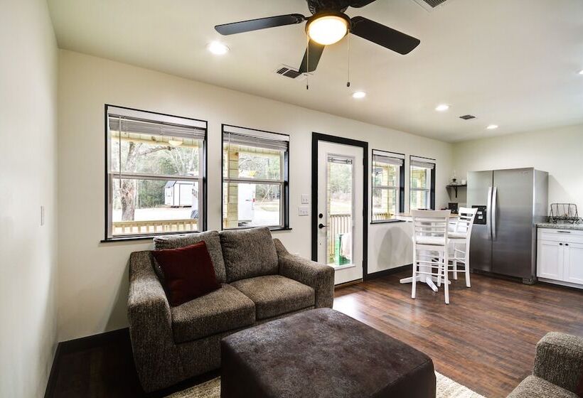 Picayune Home W/ Porch   Near Bogue Chitto Refuge!