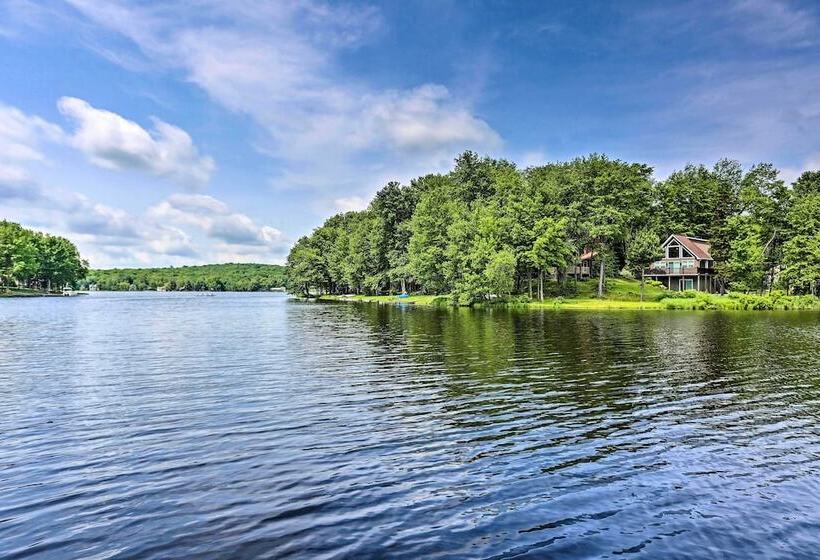 Pocono Lake Retreat W/ Fire Pits & Air Hockey!