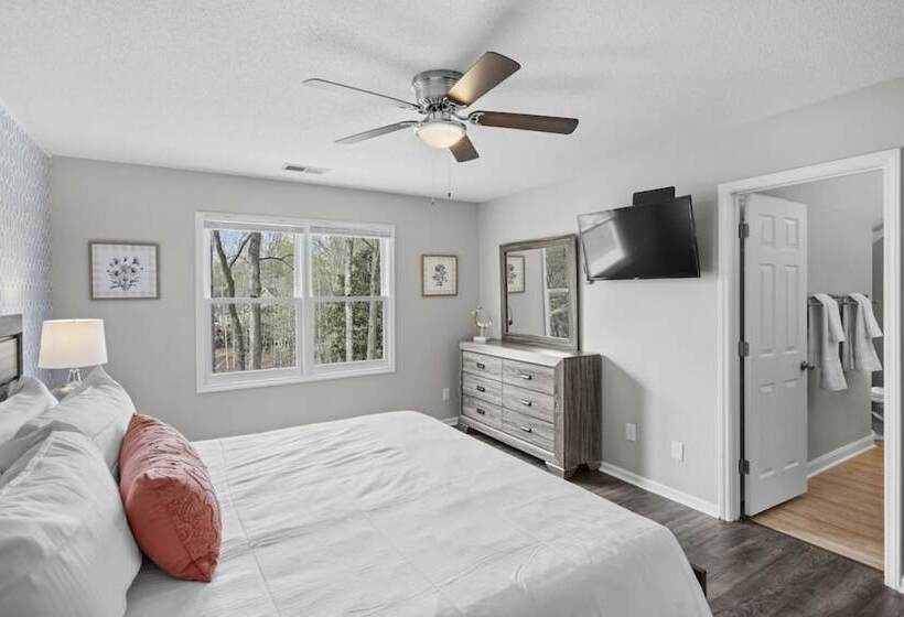 Porch Paradise By Avantstay New Pool, Firepit