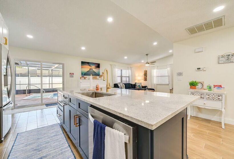 Port Richey Home W/ Pool, Near Beach Park!