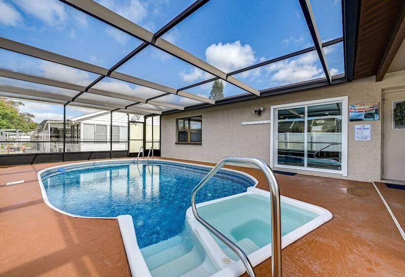 Port Richey Home W/ Pool, Near Beach Park!
