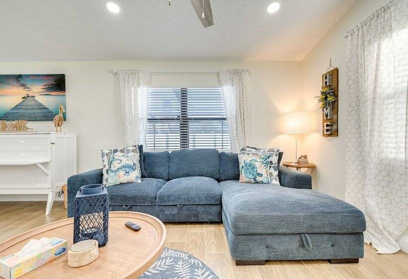 Port Richey Home W/ Pool, Near Beach Park!