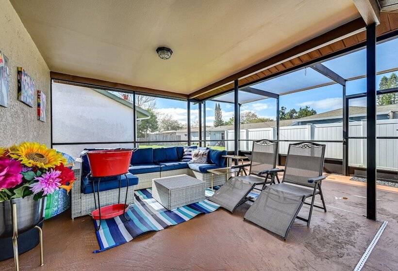 Port Richey Home W/ Pool, Near Beach Park!