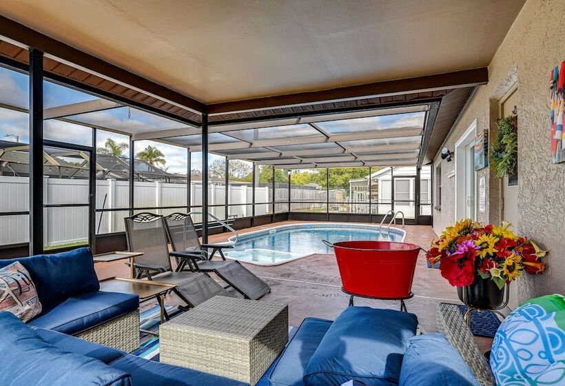 Port Richey Home W/ Pool, Near Beach Park!