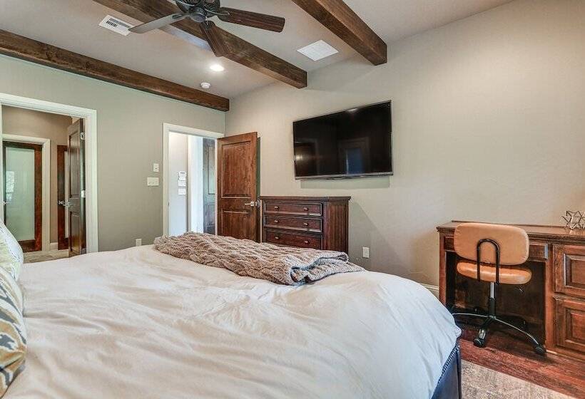 Pottsboro Group Getaway: Close To Lake Texoma!