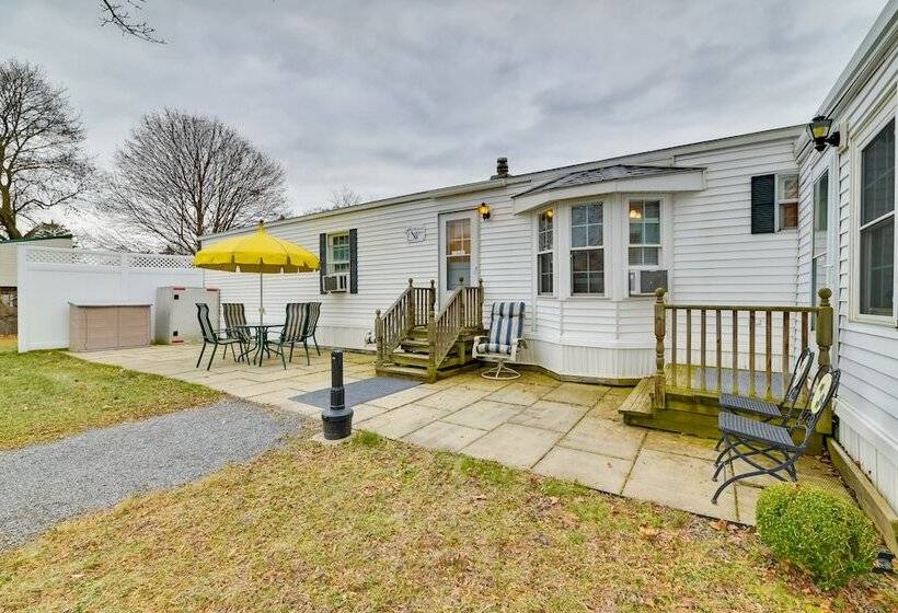 Quaint Lakemont Retreat: 1 Mi To Seneca Lake!
