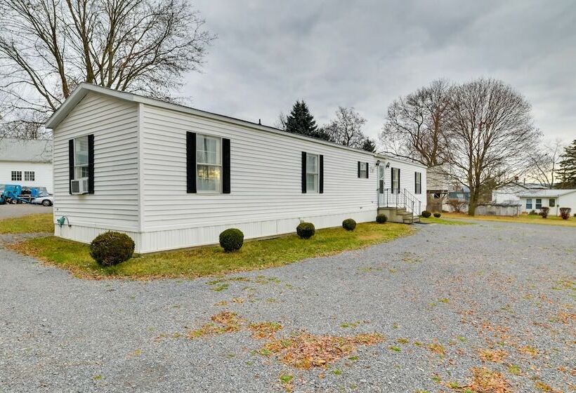 Quaint Lakemont Retreat: 1 Mi To Seneca Lake!