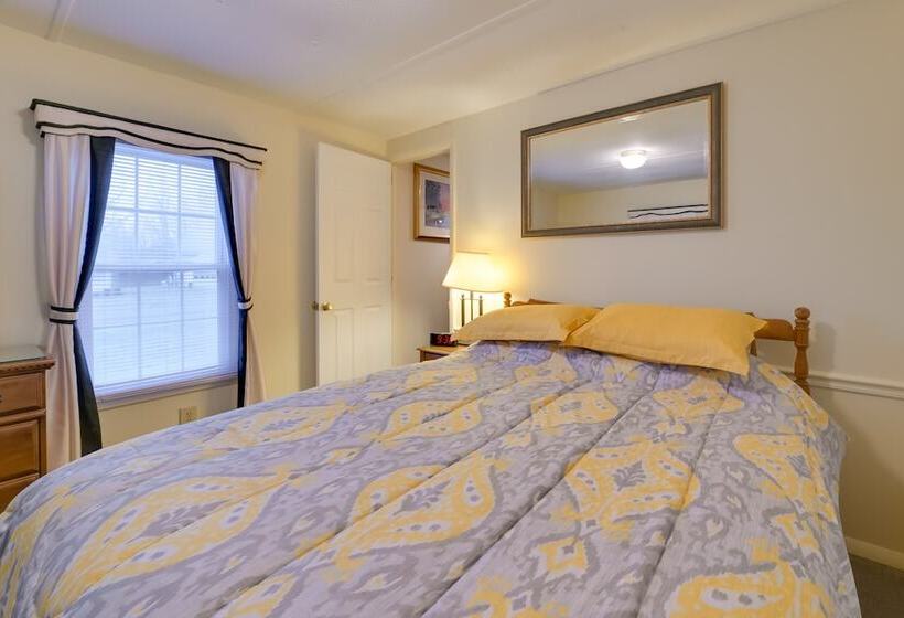 Quaint Lakemont Retreat: 1 Mi To Seneca Lake!