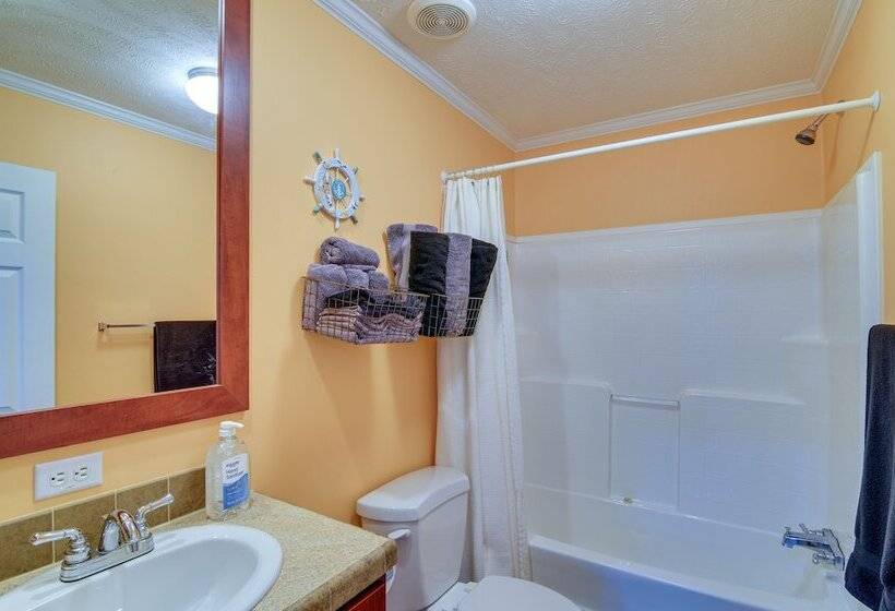 Quiet Albany Retreat Near Dale Hollow Lake!