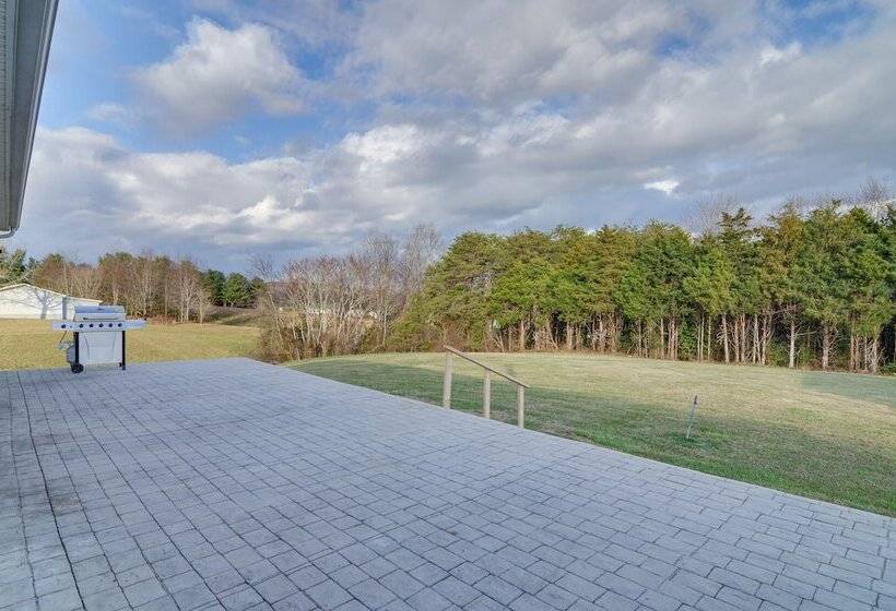 Quiet Albany Retreat Near Dale Hollow Lake!