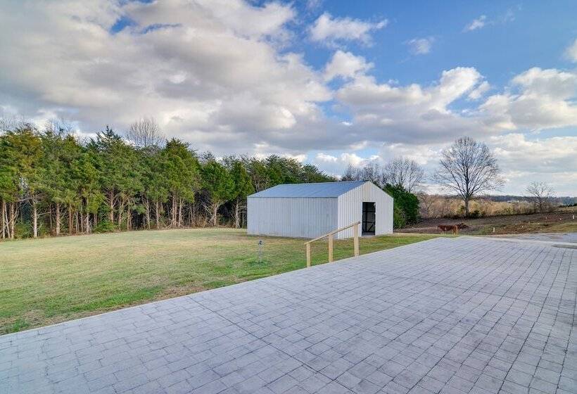 Quiet Albany Retreat Near Dale Hollow Lake!