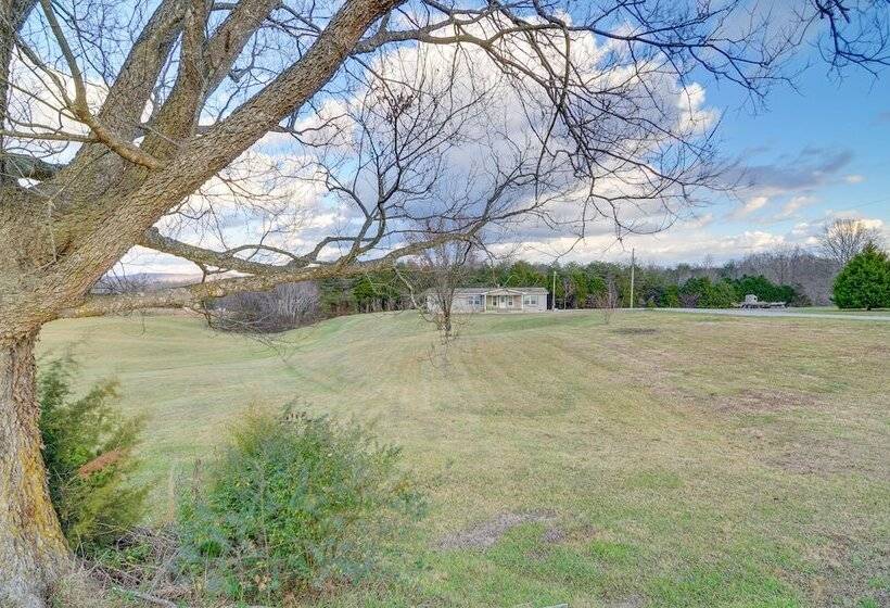 Quiet Albany Retreat Near Dale Hollow Lake!