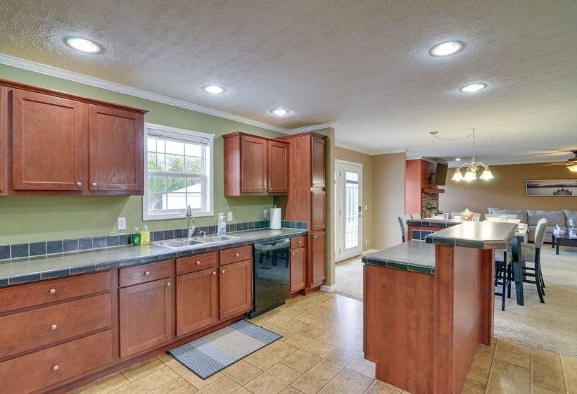 Quiet Albany Retreat Near Dale Hollow Lake!