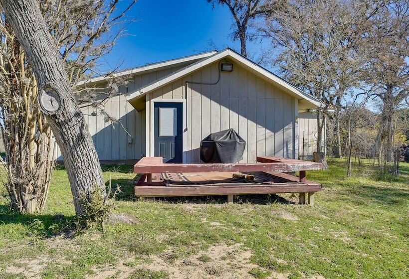 Quiet Bandera Country Home W/ Medina River Access!