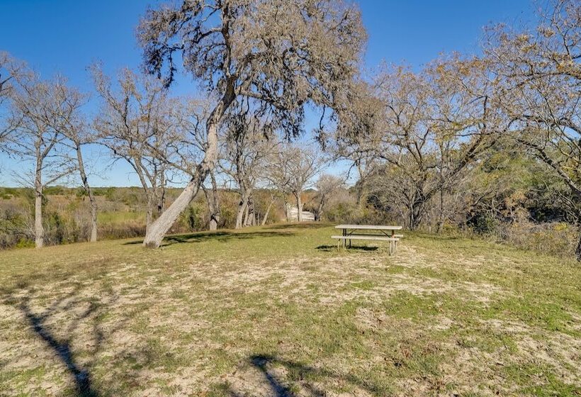 Quiet Bandera Country Home W/ Medina River Access!