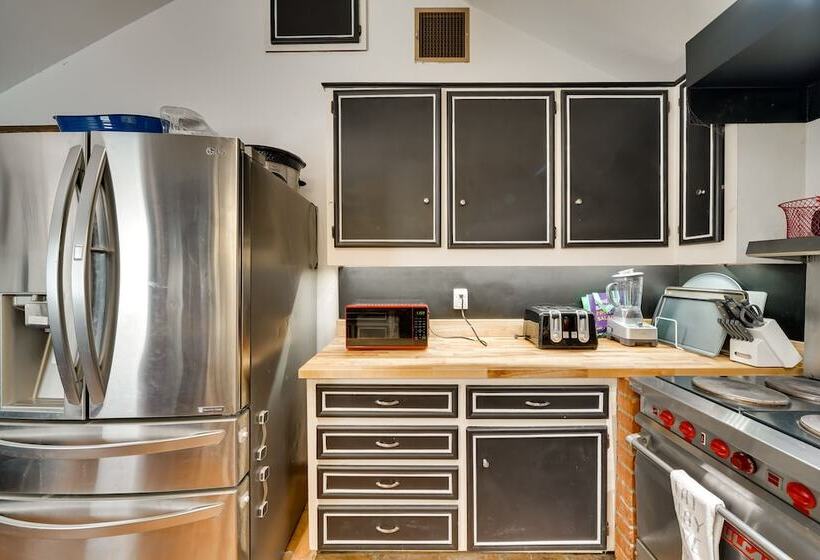 Quiet Bandera Country Home W/ Medina River Access!