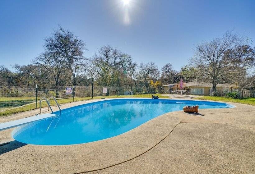 Quiet Bandera Country Home W/ Medina River Access!