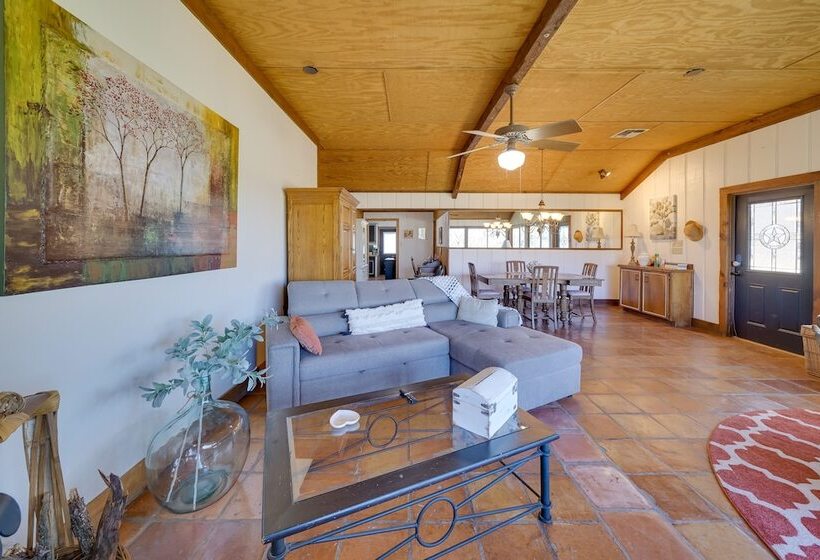 Quiet Bandera Country Home W/ Medina River Access!