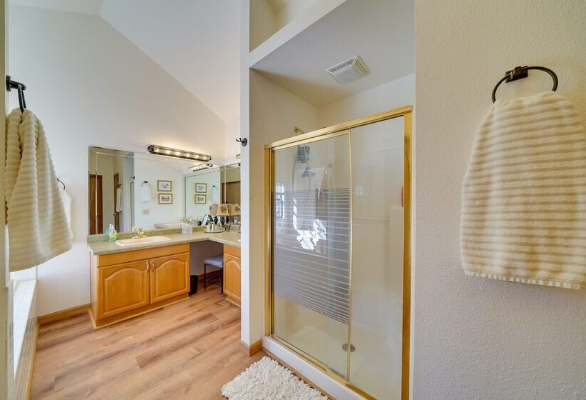 Quiet Bandera Country Home W/ Medina River Access!