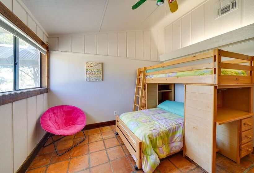 Quiet Bandera Country Home W/ Medina River Access!