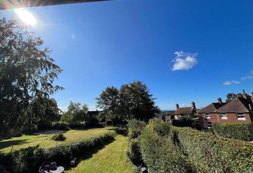 3br Fireplace Hottub Garden Parking