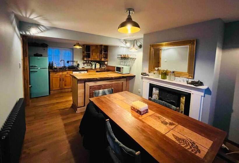 3br Fireplace Hottub Garden Parking