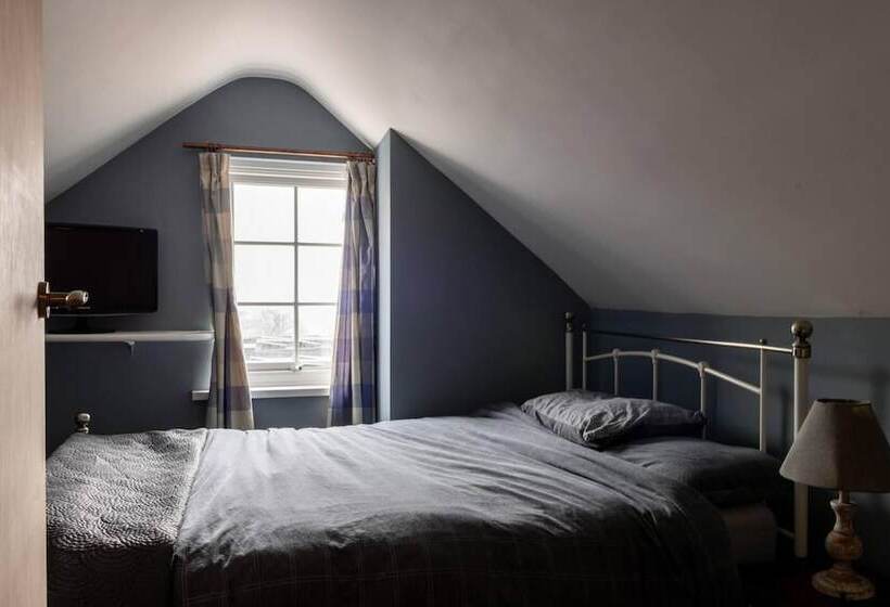 3br Fireplace Hottub Garden Parking