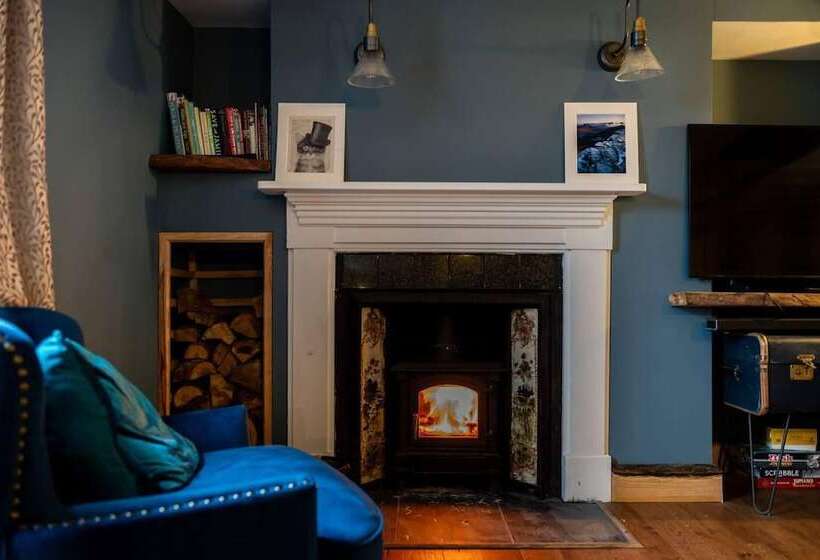 3br Fireplace Hottub Garden Parking