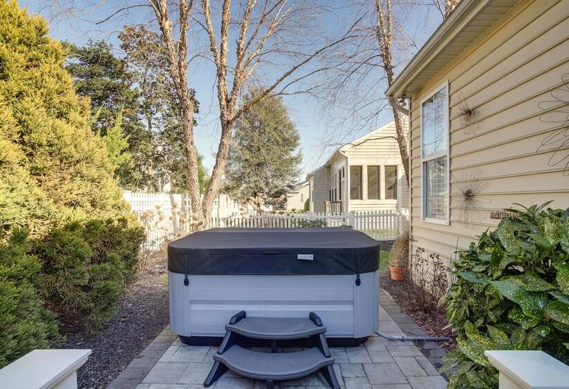 Family Friendly Rehoboth Beach Home W/ Hot Tub