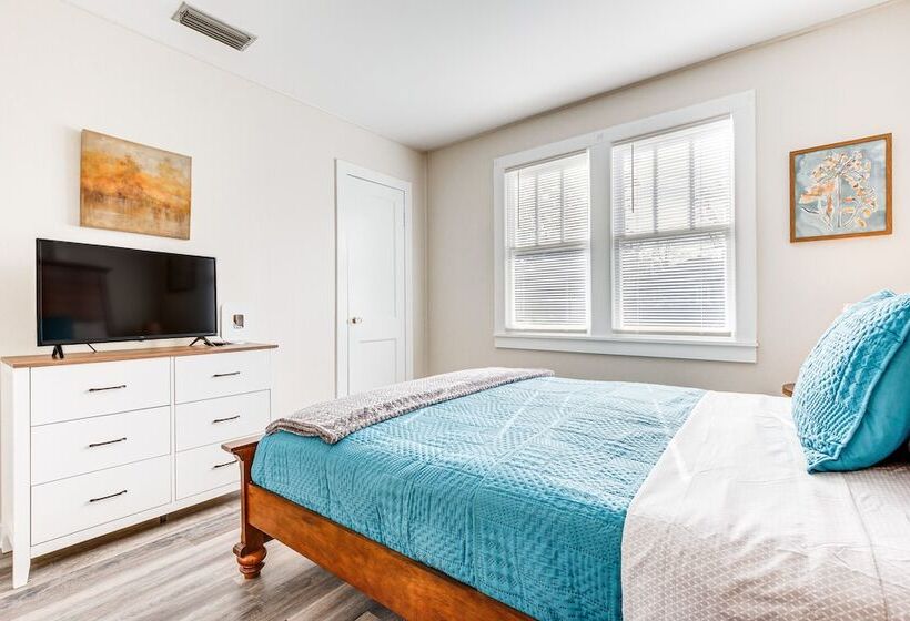 Quiet Grove Hill Cottage W/ Wraparound Deck!