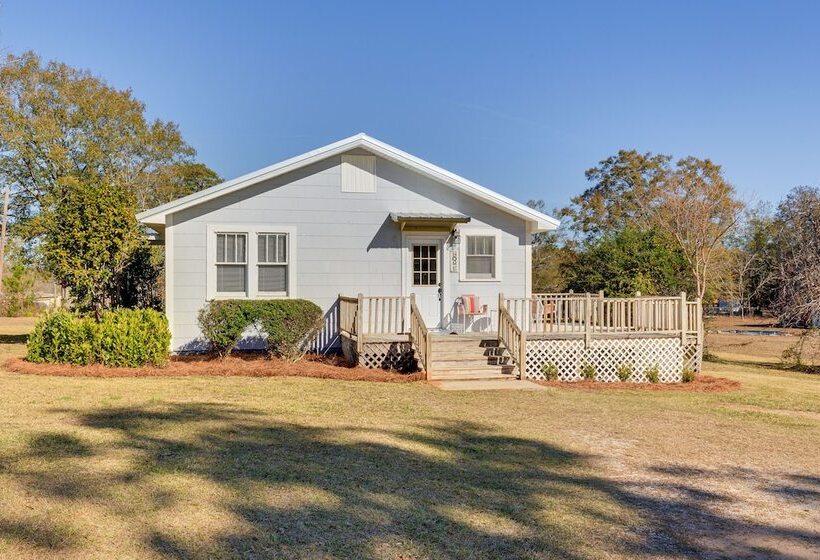 Quiet Grove Hill Cottage W/ Wraparound Deck!