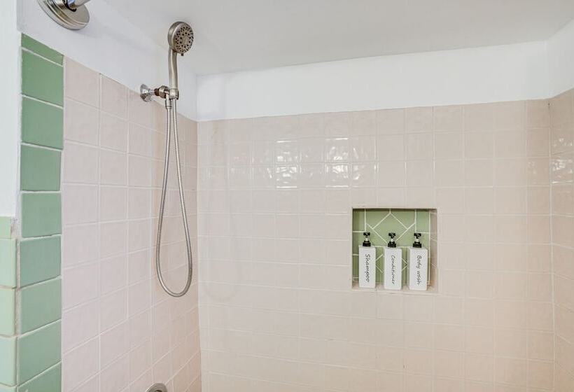 Renovated Chatham Home ~ Half Mi To Downtown!