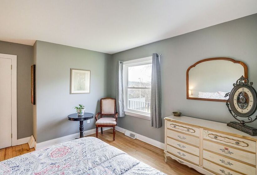 Renovated Chatham Home ~ Half Mi To Downtown!